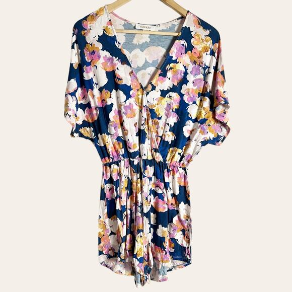Yumi Kim Navy Blue Floral Print V-Neck Dolman Short Sleeve Romper Size XS - Picture 1 of 8